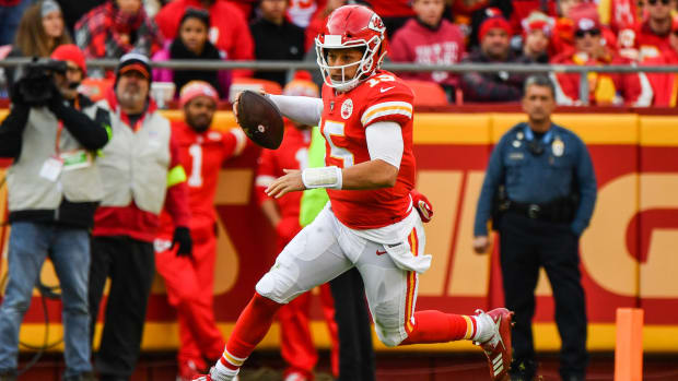 mahomes-chiefs-rams.jpg